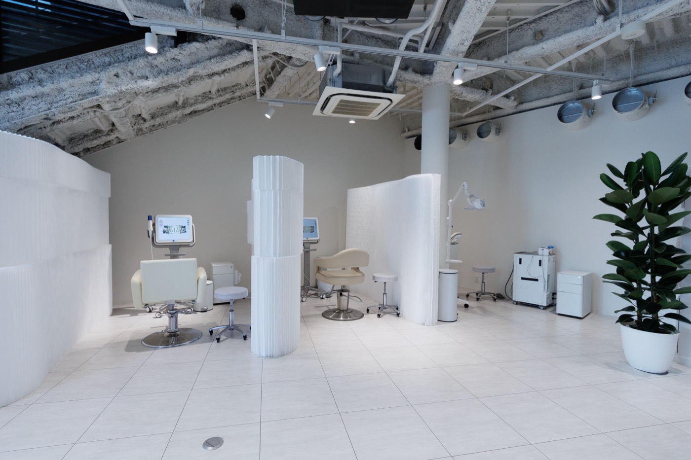 Oh my teeth 東京表参道矯正歯科 待合スペース